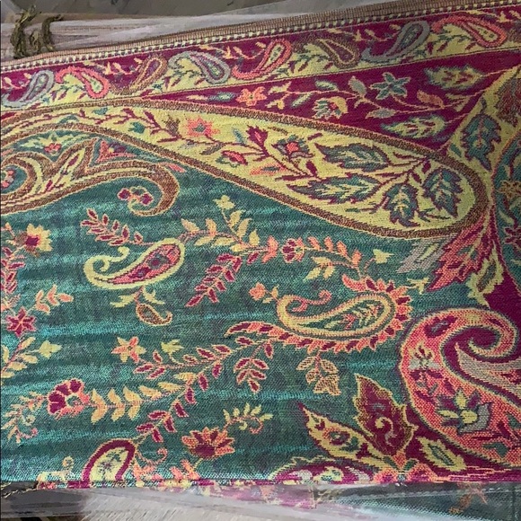 Scarves custom designed - Picture 4 of 11